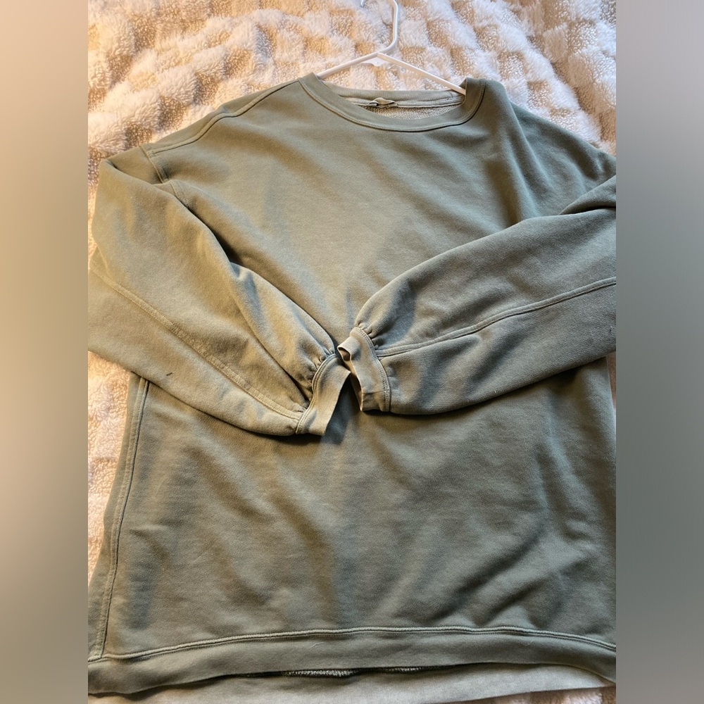 Light green aerie crew size medium worn once